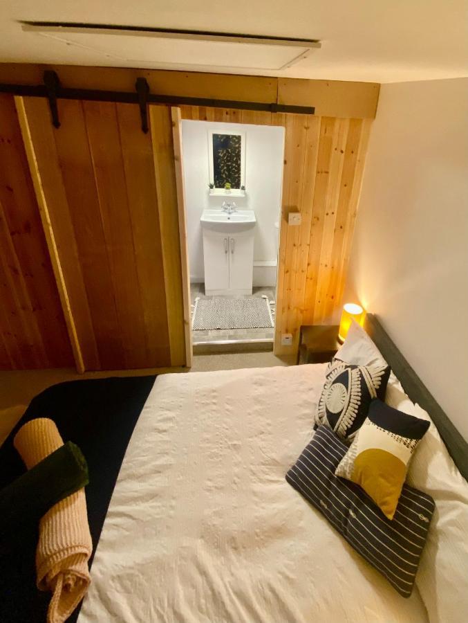 The Dragonfly Bnb, Гластонбери Экстерьер фото