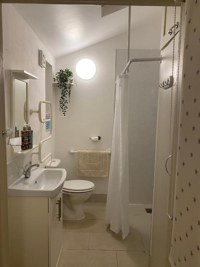 The Dragonfly Bnb, Гластонбери Экстерьер фото