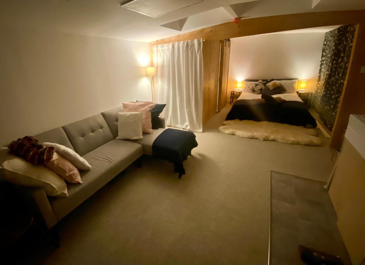 The Dragonfly Bnb, Гластонбери Экстерьер фото